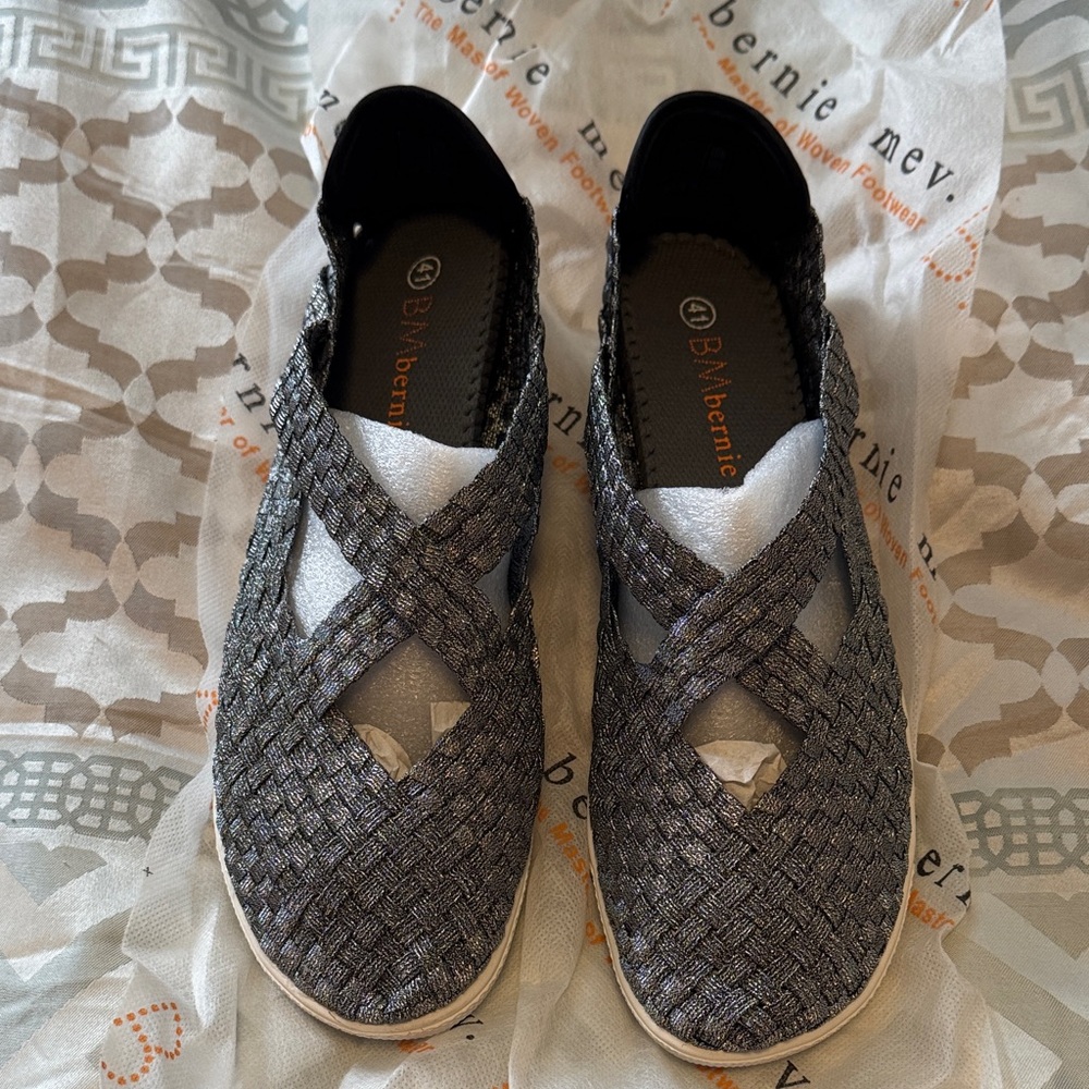 bernie mev. Woven Crisscross Slip-Ons Size 41/10